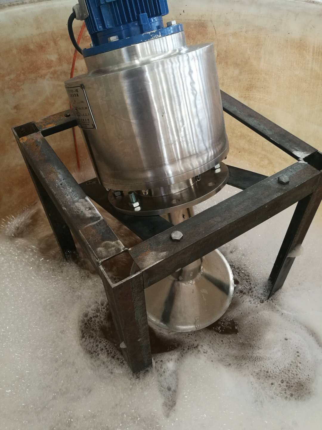 机械消泡器，助力工业领域污废水泡沫处理